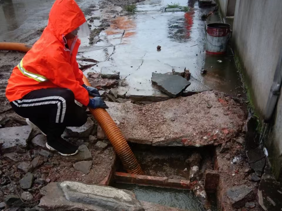 内乡专业清理污水池 炜誉市政以规范流程守护城市 “肠道”